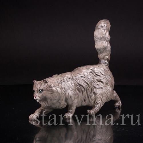 Фигурка из фарфора Крадущийся кот, Royal Doulton, Великобритания, вт. пол. 20 в.