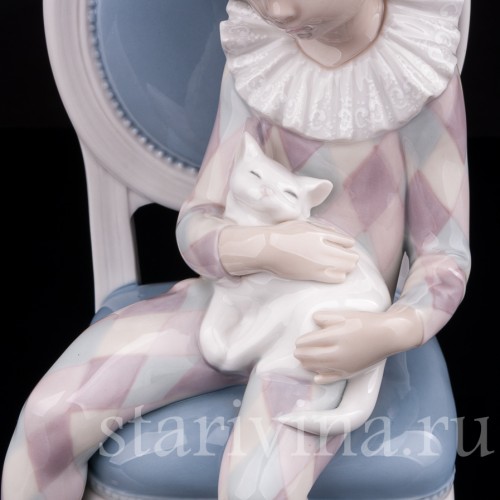Фигурка мальчика из фарфора Арлекин с котенком Lladro, Испания, вт. пол. 20 в.
