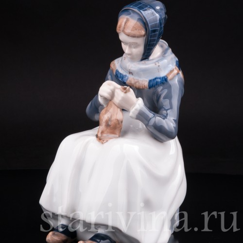 Фарфоровая статуэтка За вязанием, Royal Copenhagen, Дания, 1980 гг.