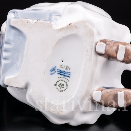 Фарфоровая статуэтка За вязанием, Royal Copenhagen, Дания, 1980 гг.