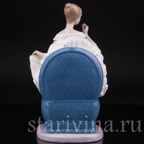 Фарфоровая фигурка Балерина на кресле, NAO, Испания, вт. пол. 20 века.