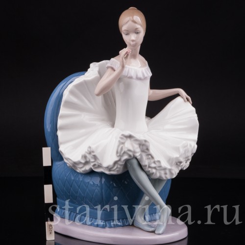 Фарфоровая фигурка Балерина на кресле, NAO, Испания, вт. пол. 20 века.