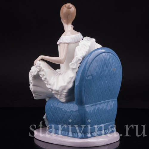 Фарфоровая фигурка Балерина на кресле, NAO, Испания, вт. пол. 20 века.