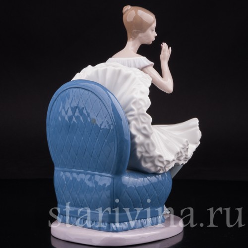 Фарфоровая фигурка Балерина на кресле, NAO, Испания, вт. пол. 20 века.
