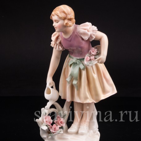 Уцененная фарфоровая статуэтка Девочка с лейкой, Karl Ens, Германия, 1920-30 гг.
