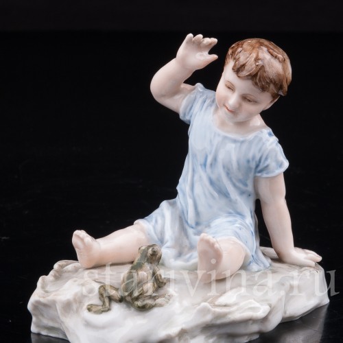 Антикварная фарфоровая статуэтка Малыш и лягушка, Karl Ens, Германия, 1900 гг.