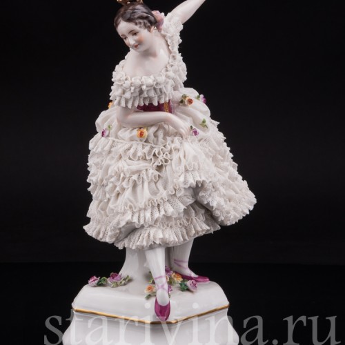 Фарфоровая статуэтка балерины Фанни Эльслер, кружевная с музыкальной шкатулкой Volkstedt, Германия, до 1936 года.