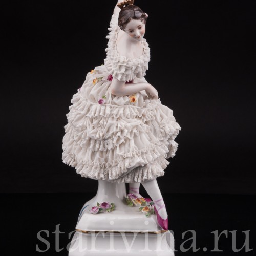 Фарфоровая статуэтка балерины Фанни Эльслер, кружевная с музыкальной шкатулкой Volkstedt, Германия, до 1936 года.