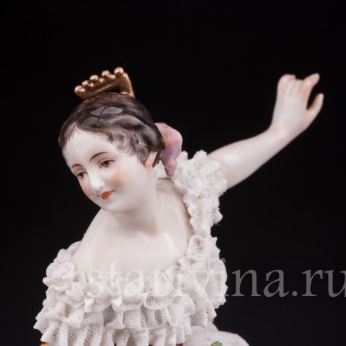 Фарфоровая статуэтка балерины Фанни Эльслер, кружевная с музыкальной шкатулкой Volkstedt, Германия, до 1936 года.