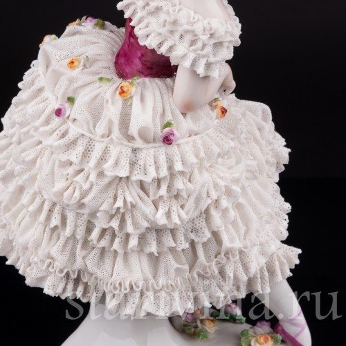 Фарфоровая статуэтка балерины Фанни Эльслер, кружевная с музыкальной шкатулкой Volkstedt, Германия, до 1936 года.