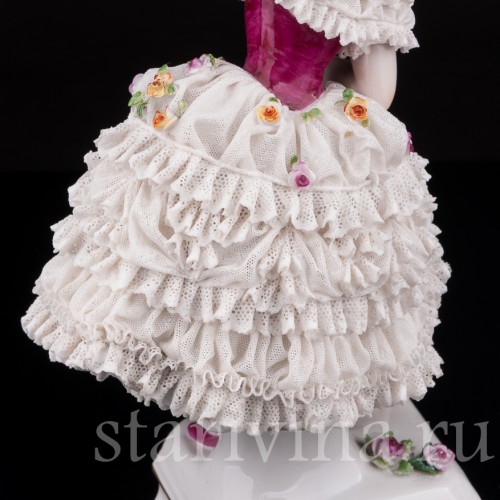 Фарфоровая статуэтка балерины Фанни Эльслер, кружевная с музыкальной шкатулкой Volkstedt, Германия, до 1936 года.