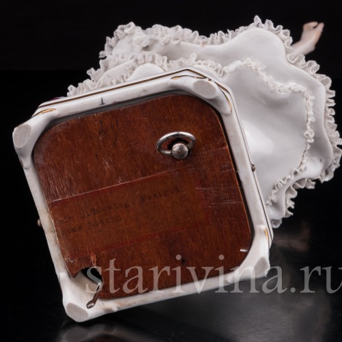 Фарфоровая статуэтка балерины Фанни Эльслер, кружевная с музыкальной шкатулкой Volkstedt, Германия, до 1936 года.