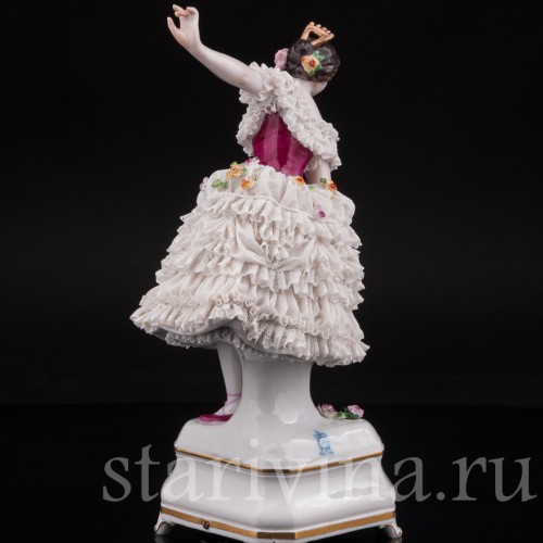 Фарфоровая статуэтка балерины Фанни Эльслер, кружевная с музыкальной шкатулкой Volkstedt, Германия, до 1936 года.