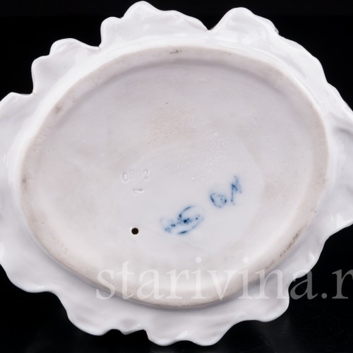 Фарфоровая статуэтка Девушка с кошкой, E. A. Muller, Германия, кон. 19, нач. 20 вв.