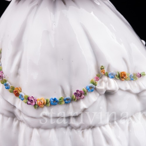 Фарфоровая статуэтка Девушка с кошкой, E. A. Muller, Германия, кон. 19, нач. 20 вв.