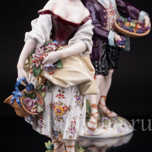 Фарфоровые статуэтки Пара с цветами и фруктами, Richard Eckert & Co, Германия, кон.19 века.