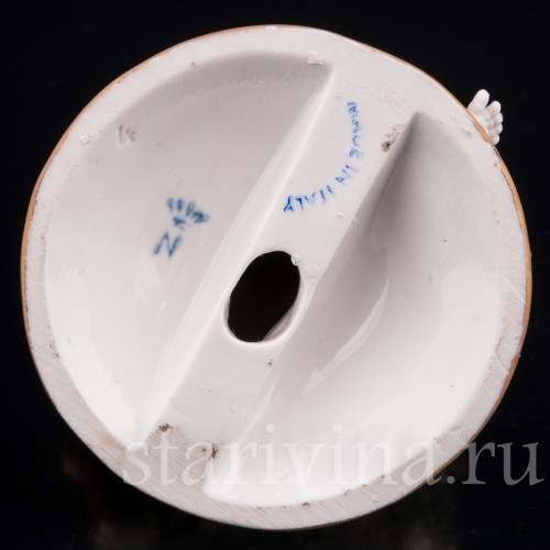 Фигурка из фарфора Девочка под деревом, Capodimonte, Италия, вт пол. 20 века.