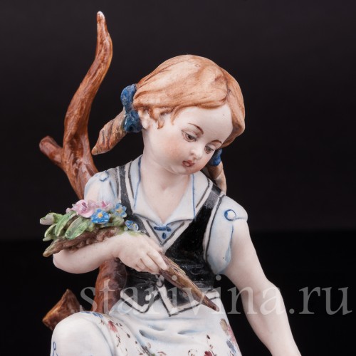 Фигурка из фарфора Девочка под деревом, Capodimonte, Италия, вт пол. 20 века.