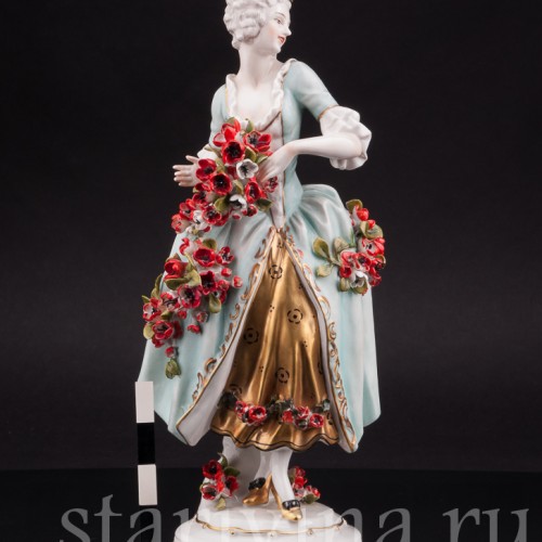 Антикварная статуэтка Девушка с цветочной гирляндой, Volkstedt, Германия, перв. треть 20 в.