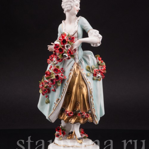 Антикварная статуэтка Девушка с цветочной гирляндой, Volkstedt, Германия, перв. треть 20 в.