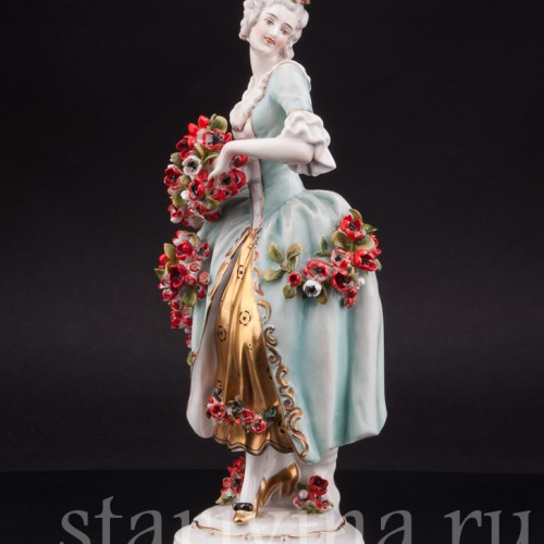 Антикварная статуэтка Девушка с цветочной гирляндой, Volkstedt, Германия, перв. треть 20 в.