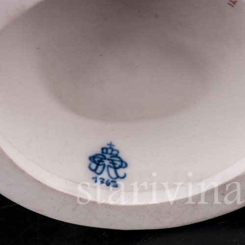 Антикварная статуэтка Девушка с цветочной гирляндой, Volkstedt, Германия, перв. треть 20 в.