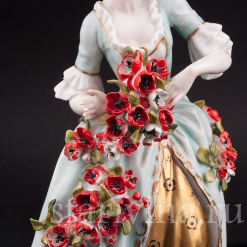 Антикварная статуэтка Девушка с цветочной гирляндой, Volkstedt, Германия, перв. треть 20 в.