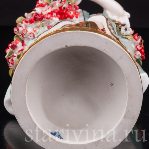 Антикварная статуэтка Девушка с цветочной гирляндой, Volkstedt, Германия, перв. треть 20 в.