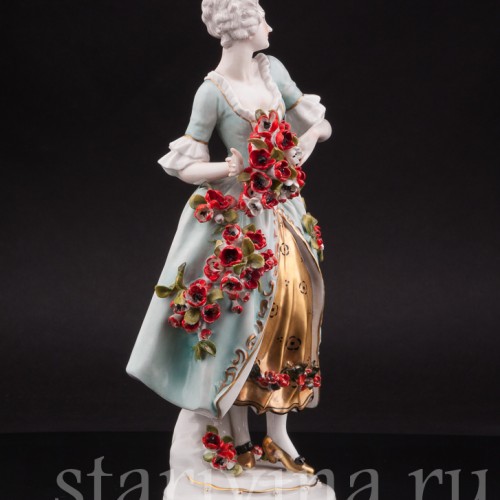 Антикварная статуэтка Девушка с цветочной гирляндой, Volkstedt, Германия, перв. треть 20 в.