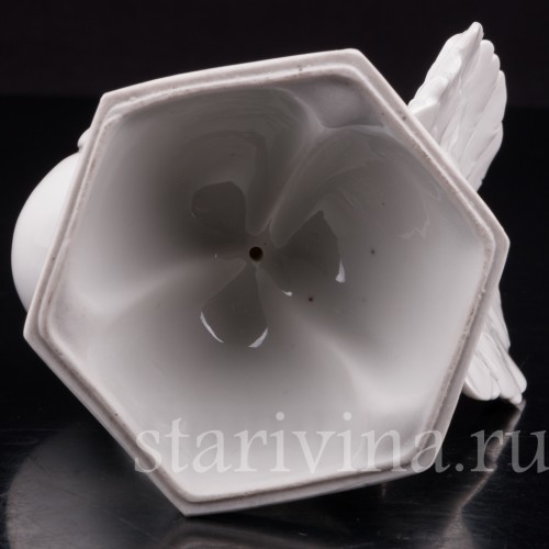 Фигурка из фарфора Малыш на голубе, Hertwig & Co, Германия, 1920-30 гг.