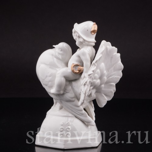 Фигурка из фарфора Малыш на голубе, Hertwig & Co, Германия, 1920-30 гг.