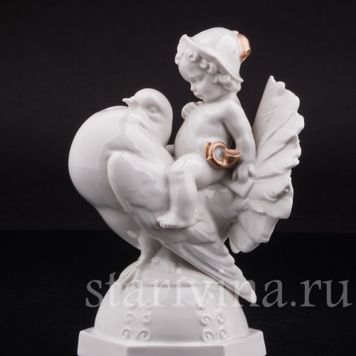Фигурка из фарфора Малыш на голубе, Hertwig & Co, Германия, 1920-30 гг.