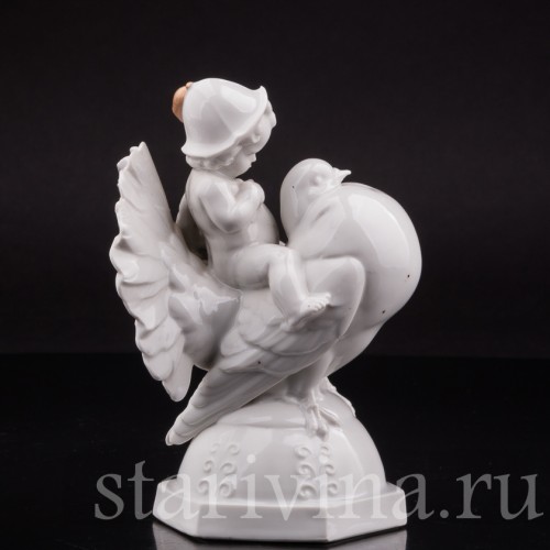 Фигурка из фарфора Малыш на голубе, Hertwig & Co, Германия, 1920-30 гг.
