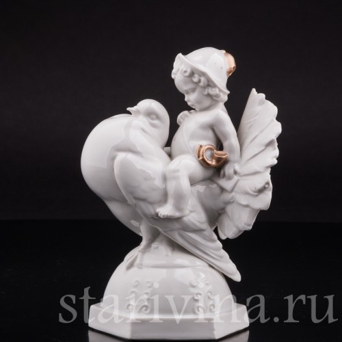 Фигурка из фарфора Малыш на голубе, Hertwig & Co, Германия, 1920-30 гг.
