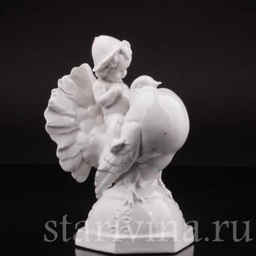 Фигурка из фарфора Малыш на голубе, Hertwig & Co, Германия, 1920-30 гг.