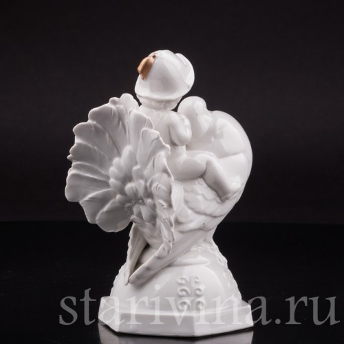 Фигурка из фарфора Малыш на голубе, Hertwig & Co, Германия, 1920-30 гг.