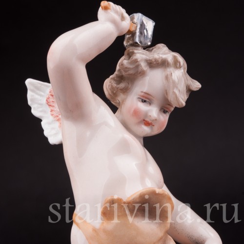Фарфоровая статуэтка Амур, кующий сердце, Sitzendorf, Германия, кон.19 в.
