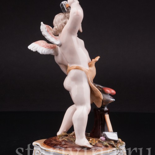 Фарфоровая статуэтка Амур, кующий сердце, Sitzendorf, Германия, кон.19 в.