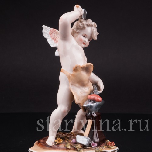 Фарфоровая статуэтка Амур, кующий сердце, Sitzendorf, Германия, кон.19 в.
