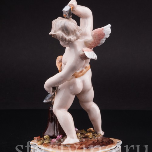 Фарфоровая статуэтка Амур, кующий сердце, Sitzendorf, Германия, кон.19 в.