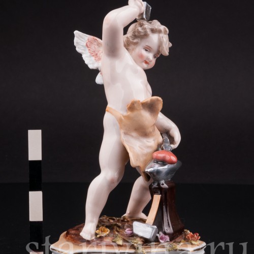 Фарфоровая статуэтка Амур, кующий сердце, Sitzendorf, Германия, кон.19 в.