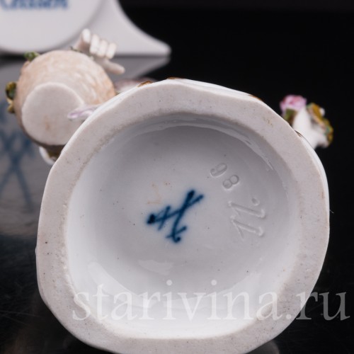 Фарфоровая статуэтка Девочка с цветами, Meissen, Германия, сер. 19 - нач. 20 вв.