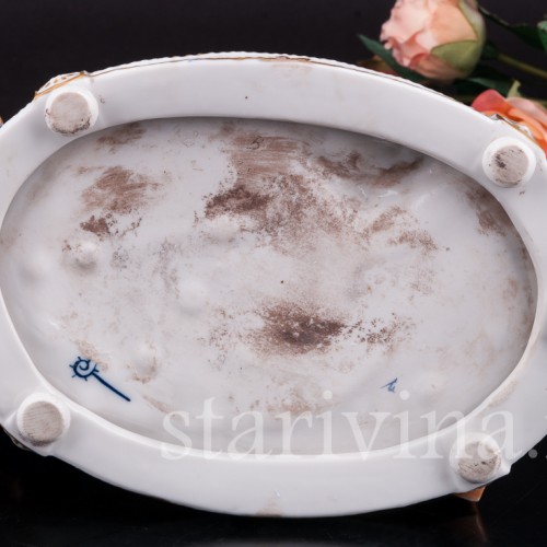 Композиция из фарфора Мадам Рекамье, Dressel, Kister & Co, Германия, нач. 20 века.