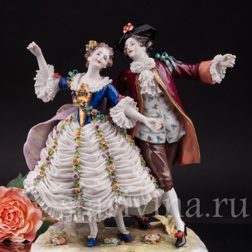 Фарфоровая композиция Танцовщица Камарго с кавалером, кружевная, Volkstedt, Германия, до 1935 г.