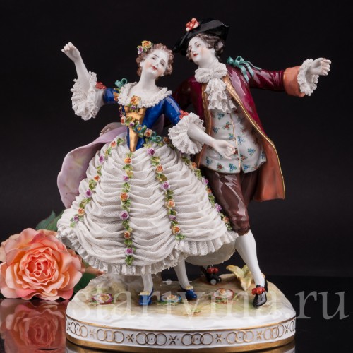 Фарфоровая композиция Танцовщица Камарго с кавалером, кружевная, Volkstedt, Германия, до 1935 г.