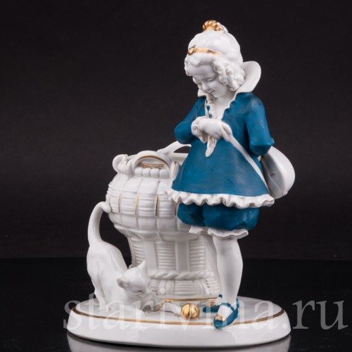 Старинная статуэтка Девочка с кошкой, Hertwig & Co, Германия, 1920-30 гг.