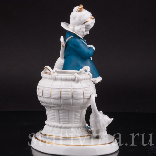 Старинная статуэтка Девочка с кошкой, Hertwig & Co, Германия, 1920-30 гг.