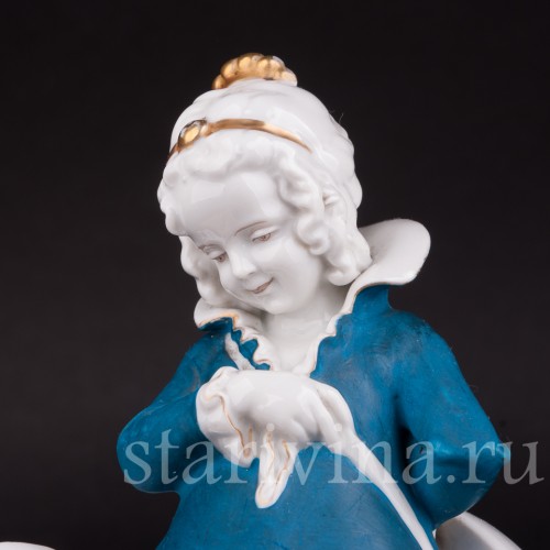 Старинная статуэтка Девочка с кошкой, Hertwig & Co, Германия, 1920-30 гг.