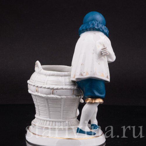 Фарфоровая статуэтка мальчика Пьеро с пуделем, Hertwig & Co, Германия, 1920-30 гг.