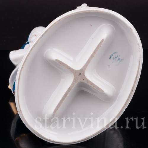 Фарфоровая статуэтка мальчика Пьеро с пуделем, Hertwig & Co, Германия, 1920-30 гг.